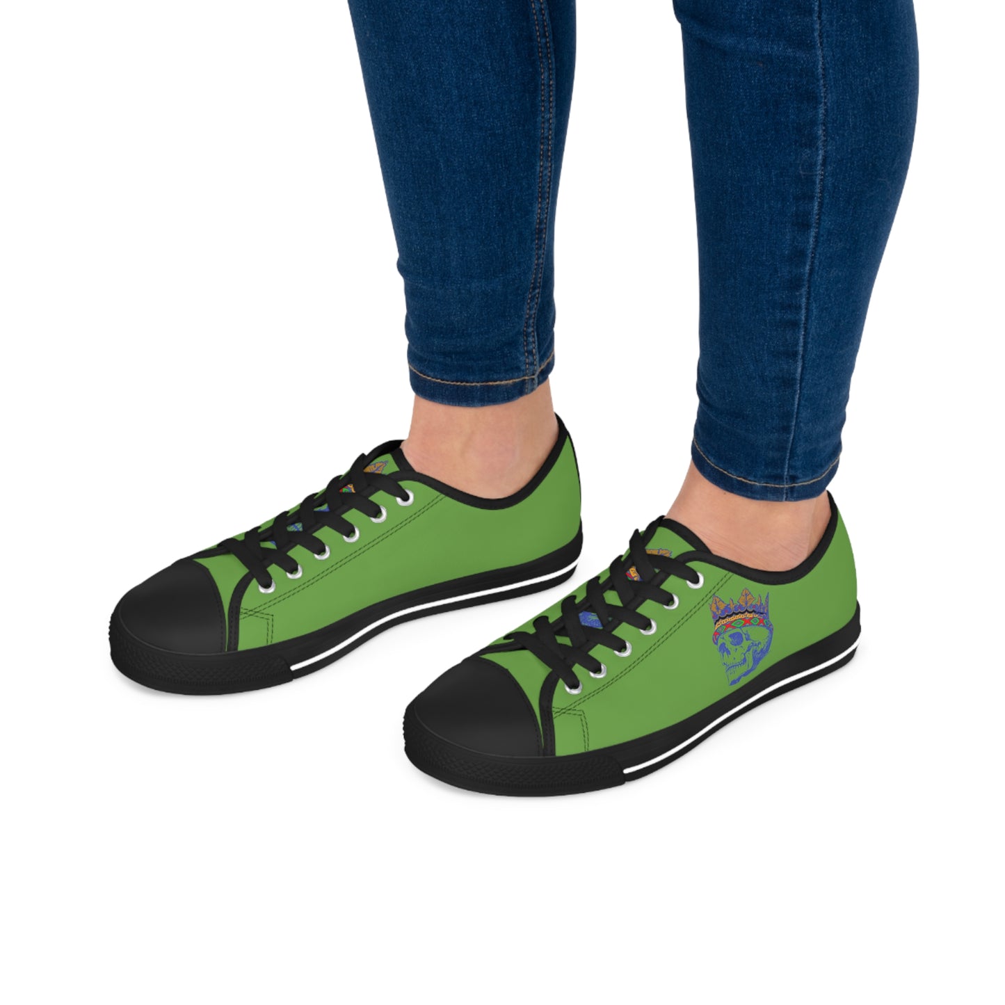 Queen Skull on Green Women's Low Top Sneakers
