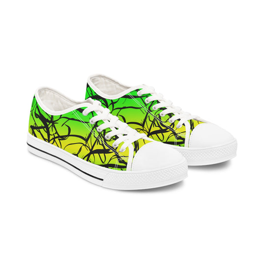 Dog and Cat on Green    Women's Low Top Sneakers