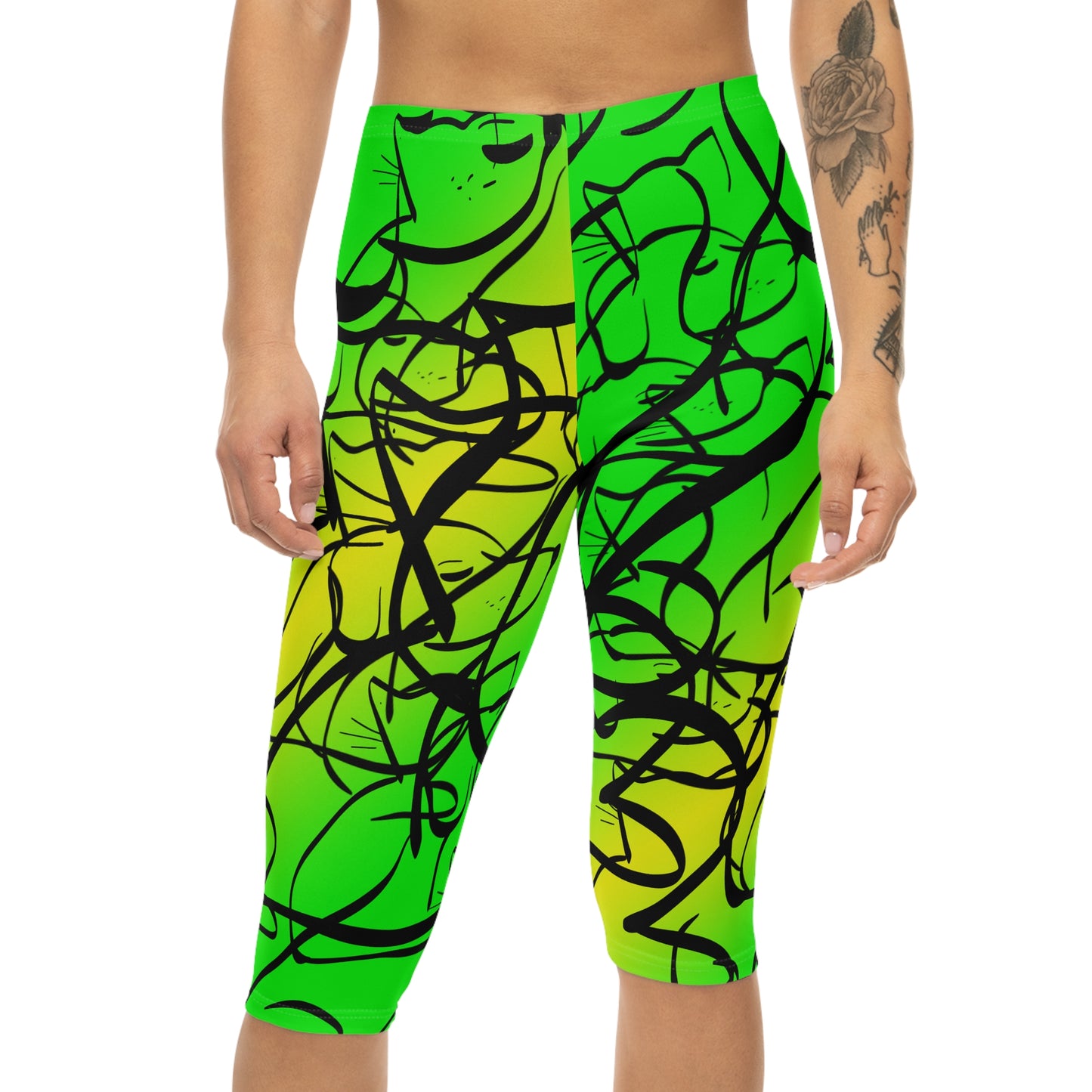 Dog and Cat on Green Women’s Capri Leggings (AOP)