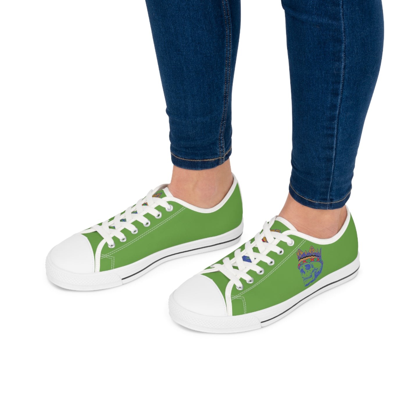 Queen Skull on Green    Women's Low Top Sneakers