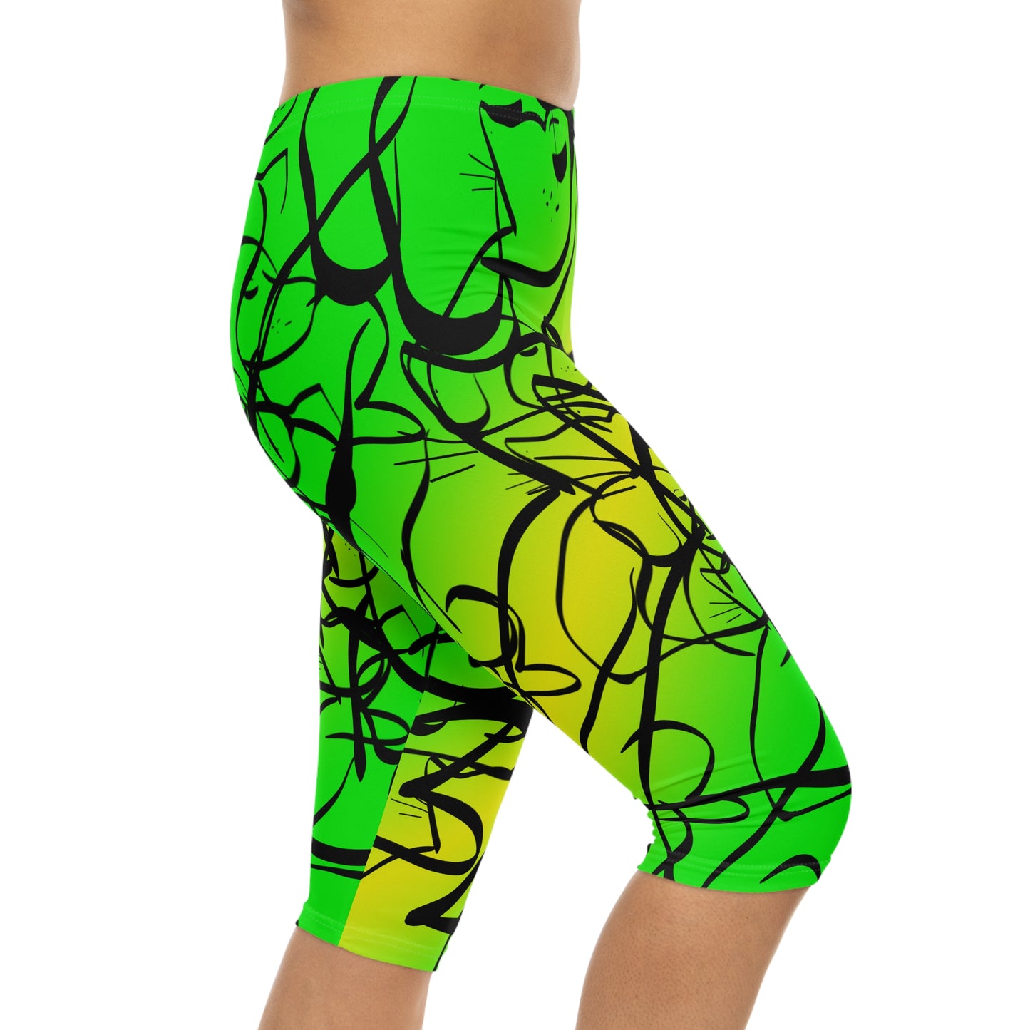 Dog and Cat on Green Women’s Capri Leggings (AOP)