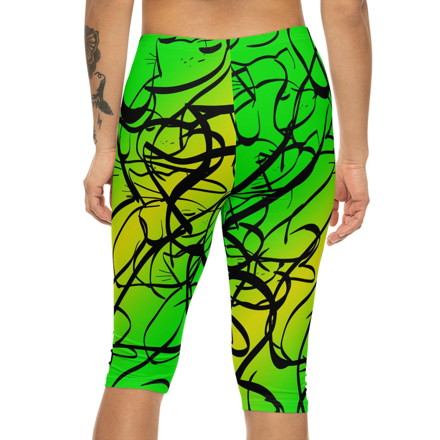 Dog and Cat on Green Women’s Capri Leggings (AOP)