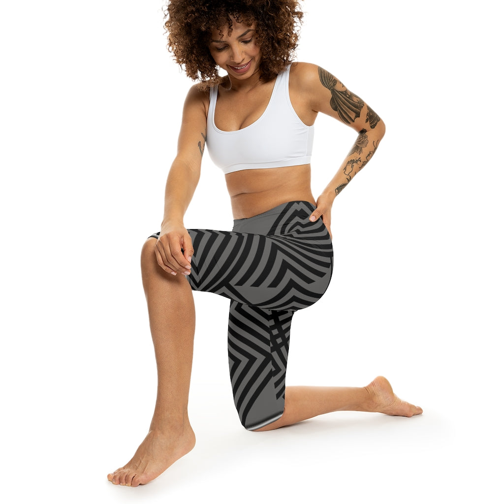 CHROME W BLACK STRIPS Women’s Capri Leggings (AOP)