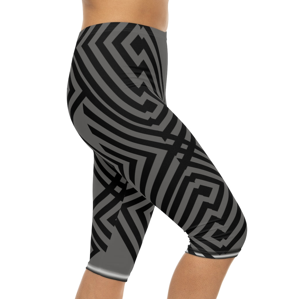 CHROME W BLACK STRIPS Women’s Capri Leggings (AOP)