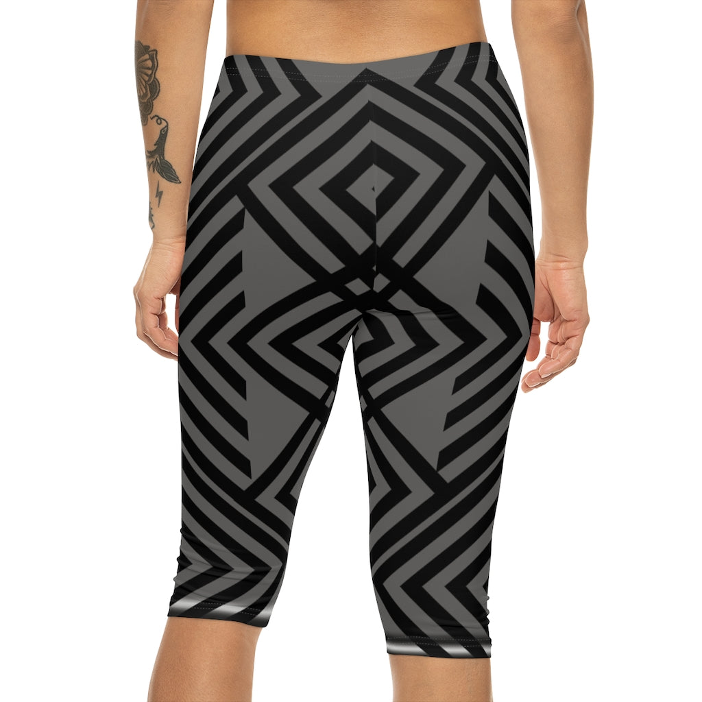 CHROME W BLACK STRIPS Women’s Capri Leggings (AOP)