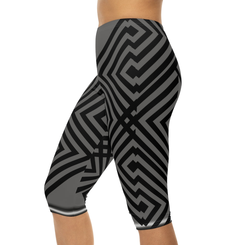 CHROME W BLACK STRIPS Women’s Capri Leggings (AOP)